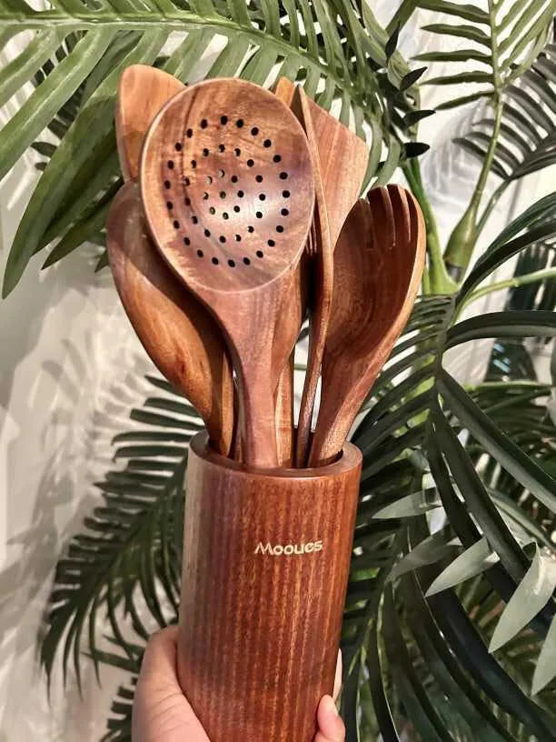 Customer kitchen photo of the Mooues teak utensil set