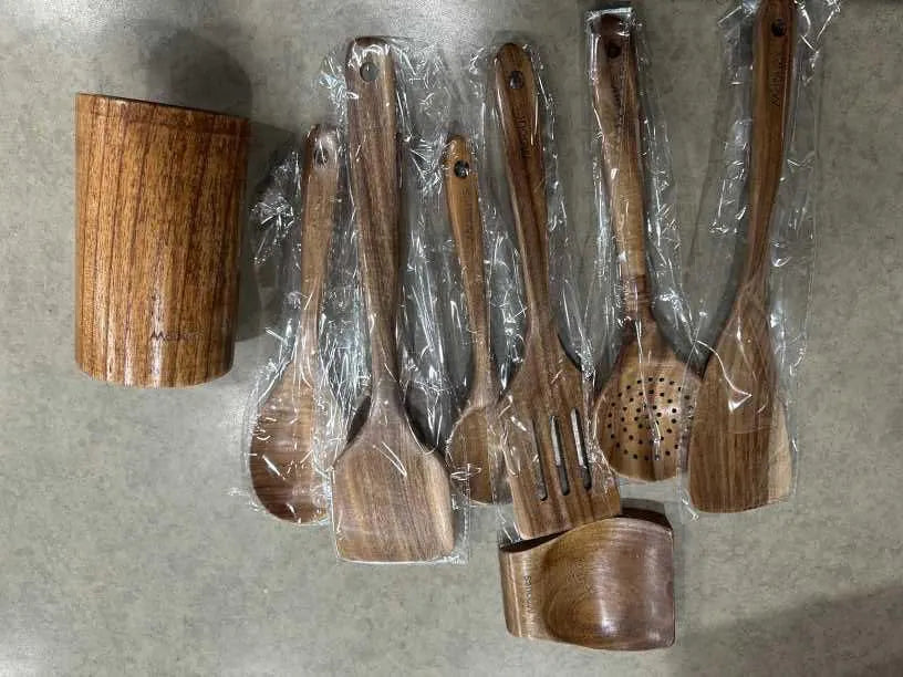 Customer arrival photo of the individual Mooues teak utensils and holder